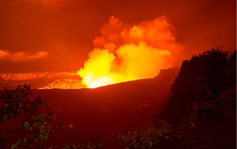 Hawaii volcano erupting